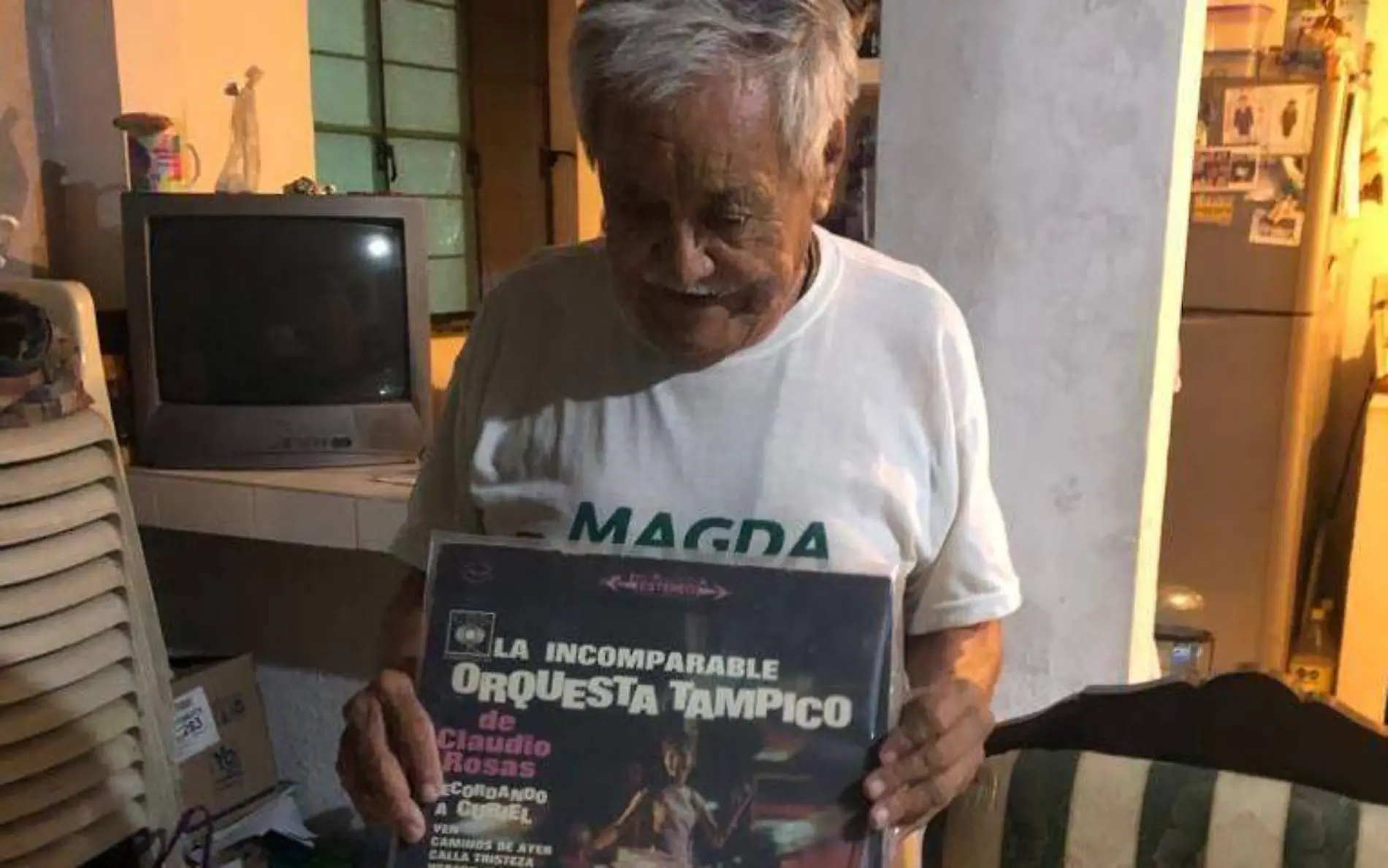 Dan en cumpleaños a abuelito disco que perdió en su juventud (1)